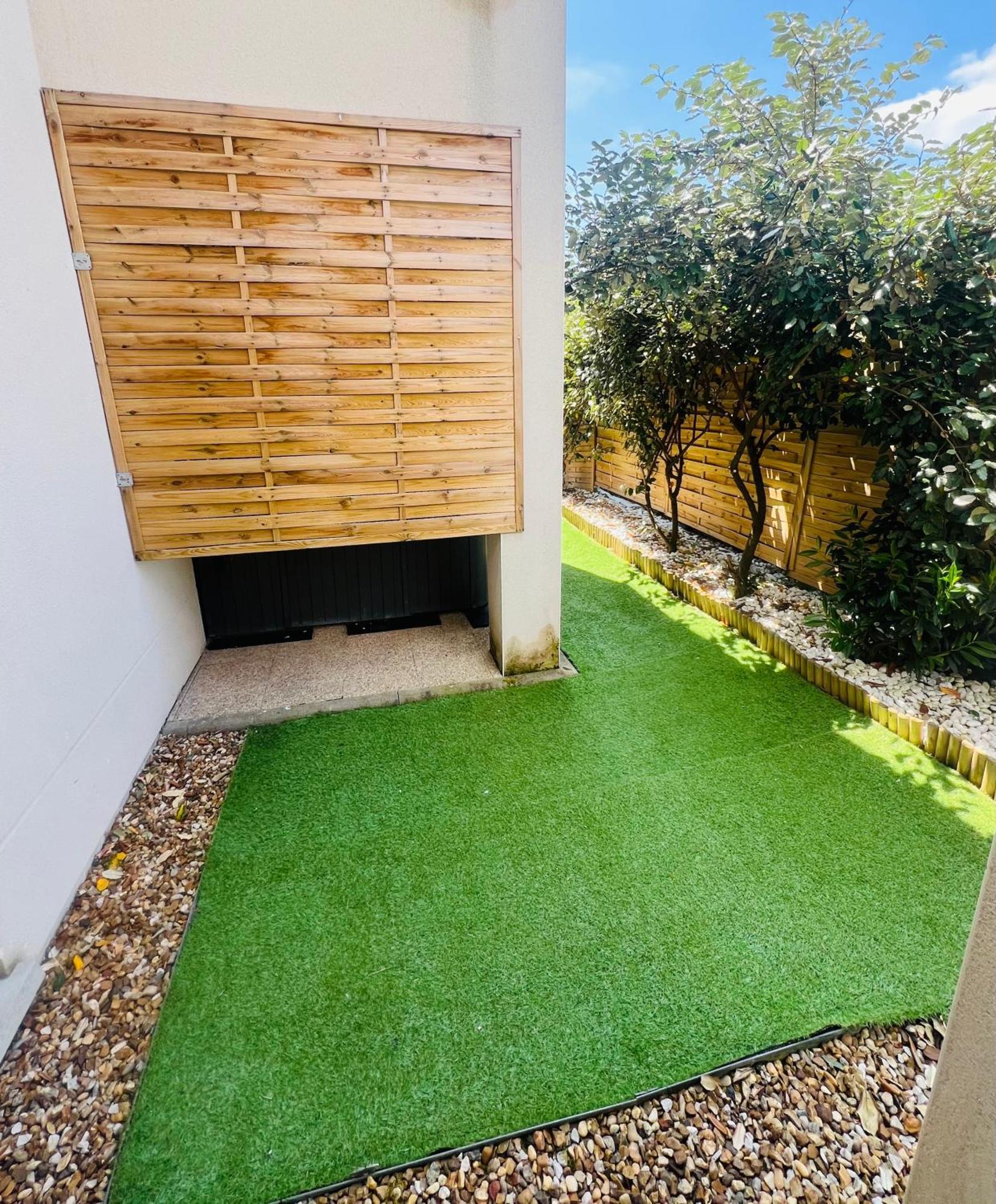 Appartement Rez De Chaussee Avec Parking Prive Orleans Exterior photo