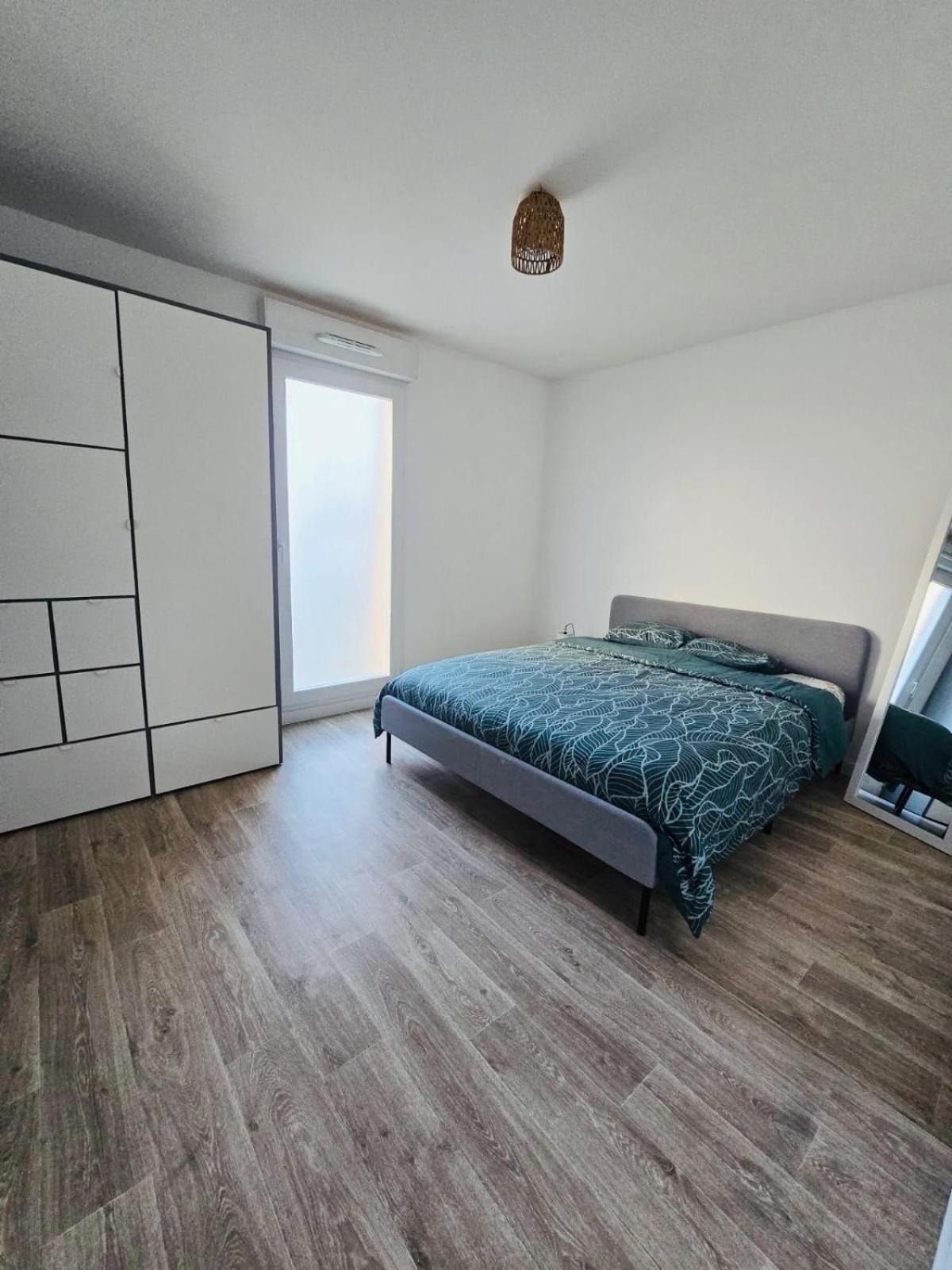 Appartement Rez De Chaussee Avec Parking Prive Orleans Exterior photo